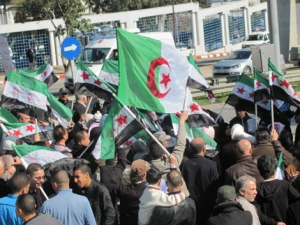 من يقف وراء الهجوم الإعلامي على الجزائر؟