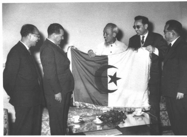 Histoire du drapeau algérien  Témoignage du Dr Mostefai