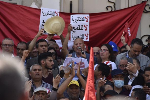 تجربة مقاومة الانقلاب في تونس مُلهمة... الـشعب يريد ما لا يُريده &quot;قيس سعيَد&quot;
