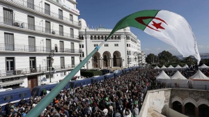 مجلة &quot;وورلد بولتيكس ريفيو&quot;... تفاقم المأزق السياسي للحكم في الجزائر