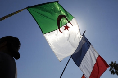 تقديرات &quot;لوموند&quot;...التوتر بين الجزائر وفرنسا أبعد من مجرد حسابات انتخابية