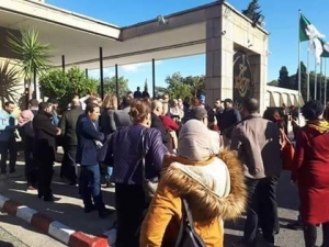 أحرار الإذاعة الرافضون للإملاءات في وقفة احتجاجية: ضغوط رهيبة على صحفيي القناة الثالثة